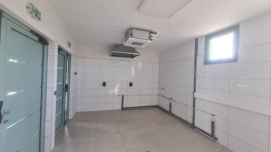 Un local intérieur carrelé