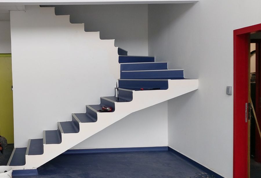 L’escalier intérieur en béton