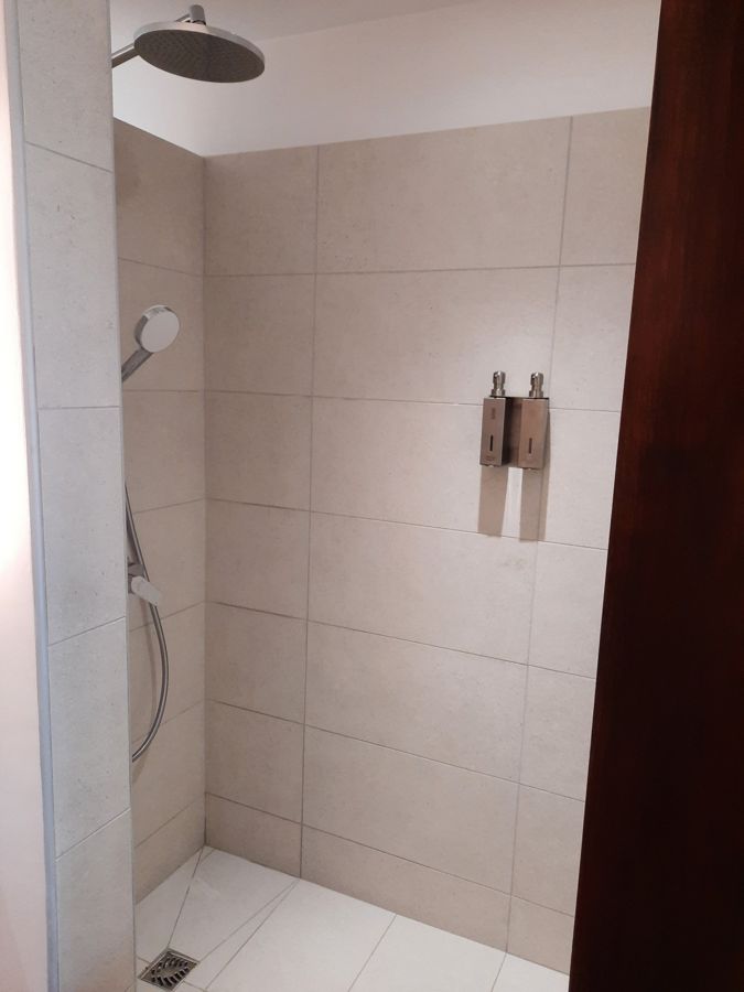 Douche carrelée