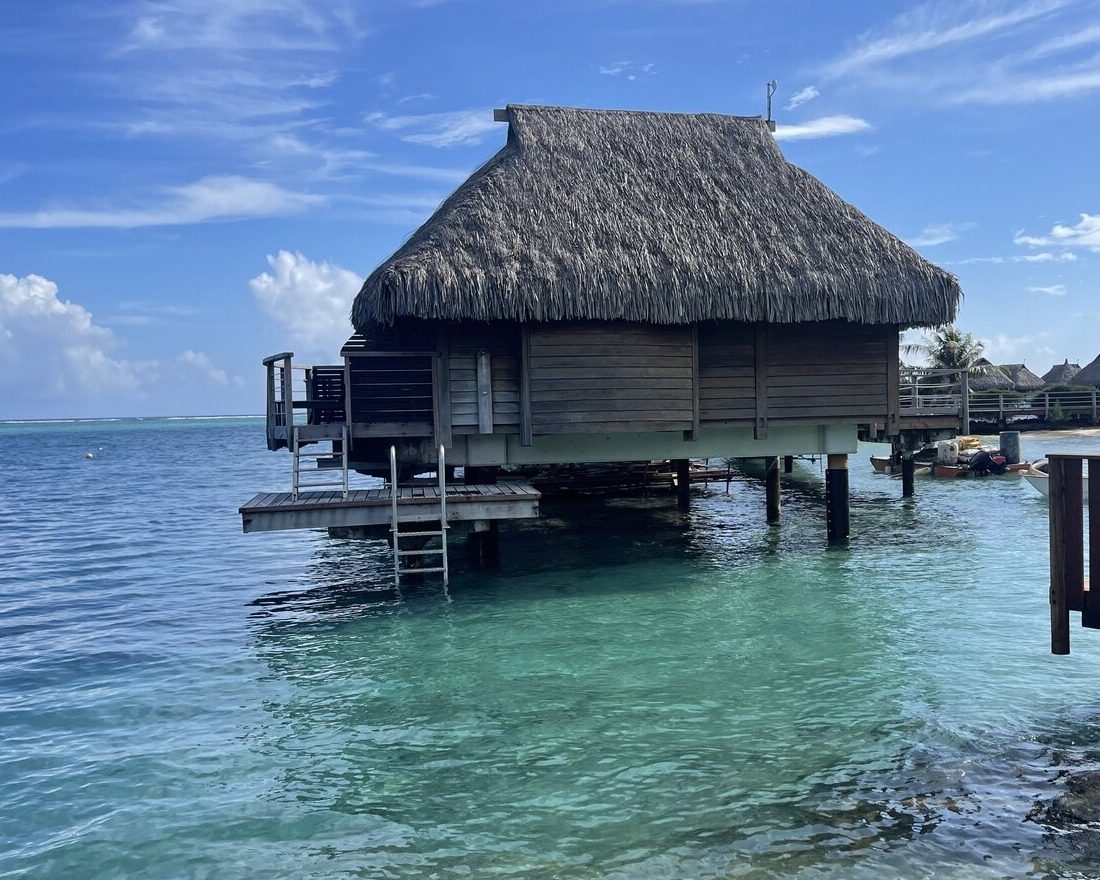 Bungalow sur pilotis de l’hôtel Manava, à Moorea