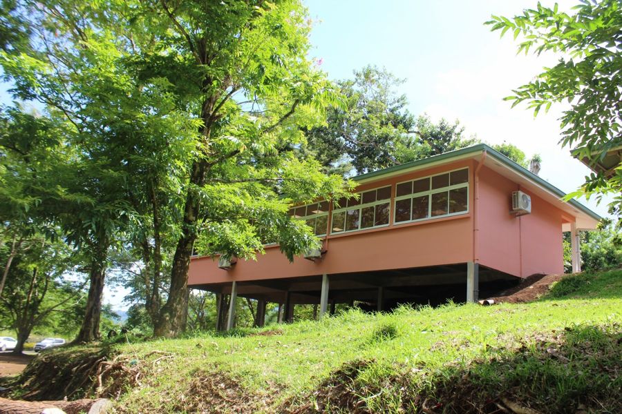 Le pignon vu du contrebas