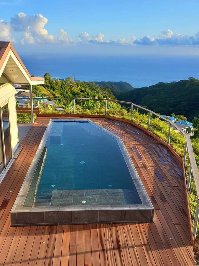 La piscine et sa plage
