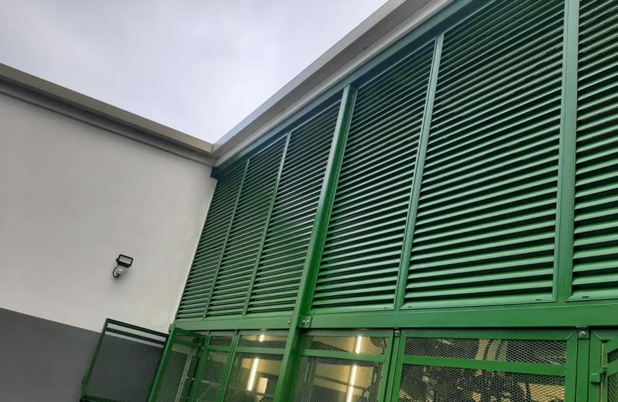 Façade et ventelles du bâtiment