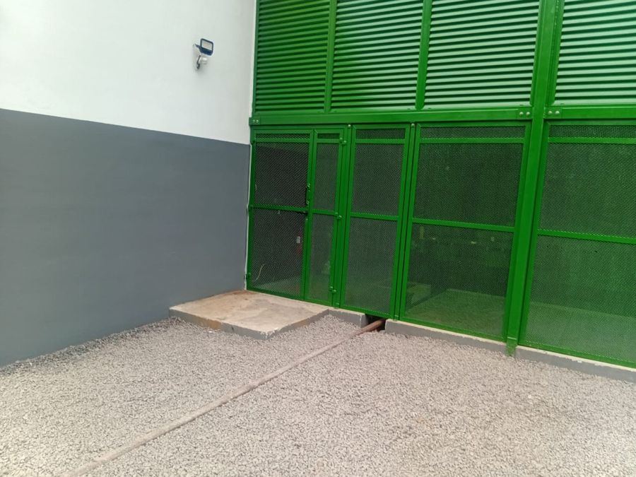 Soubassement, ventelles et grilles de la façade