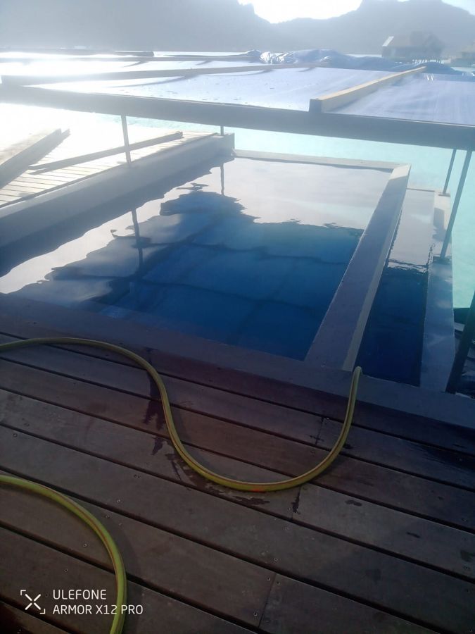 Piscine d’une villa remise en eau après carrelage