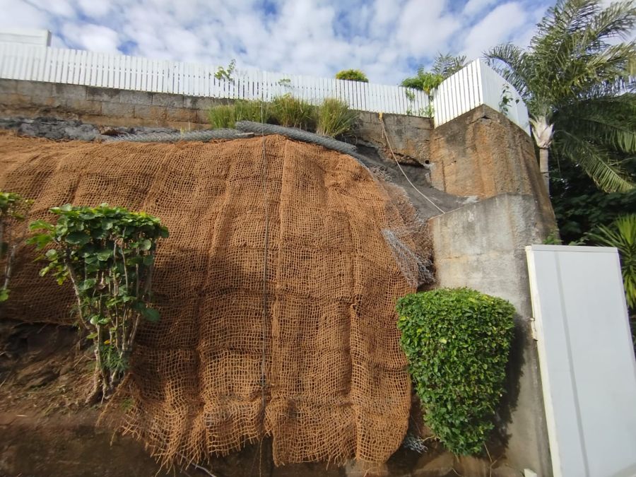 Le tapis coco en pied de mur de soutènement