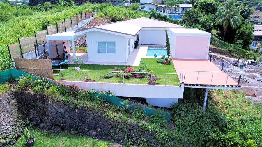 La villa et sa piscine
